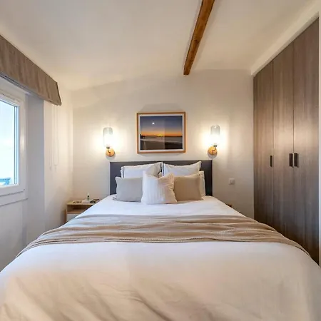 Rare 3 Bedroom 2 Bath Modern With Views In Old Center Lejlighed *