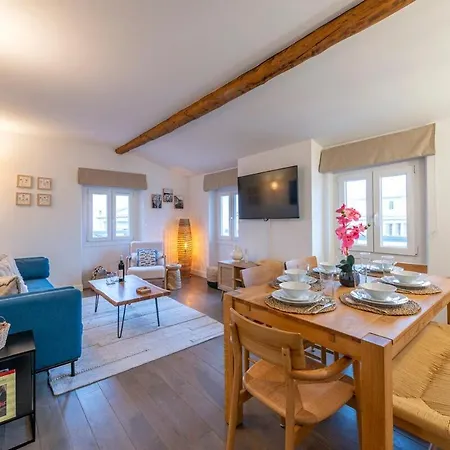 Lejlighed Rare 3 Bedroom 2 Bath Modern With Views In Old Center *