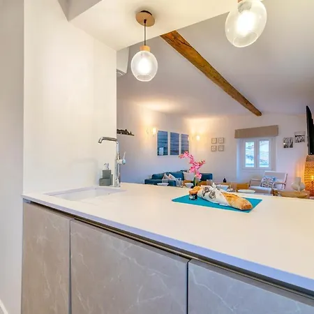 Rare 3 Bedroom 2 Bath Modern With Views In Old Center * アンティーブ
