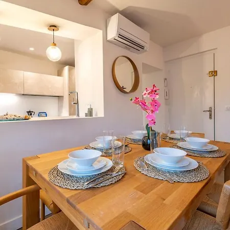 アパート Rare 3 Bedroom 2 Bath Modern With Views In Old Center アンティーブ