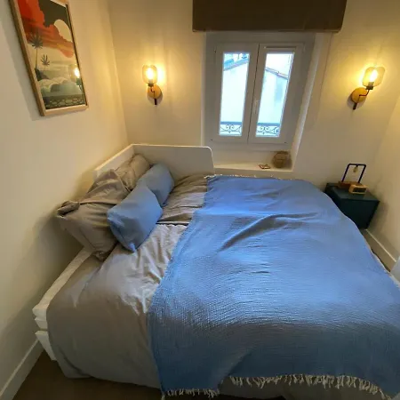 Rare 3 Bedroom 2 Bath Modern With Views In Old Center アンティーブ