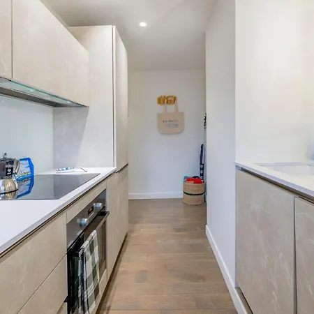 Rare 3 Bedroom 2 Bath Modern With Views In Old Center アパート アンティーブ