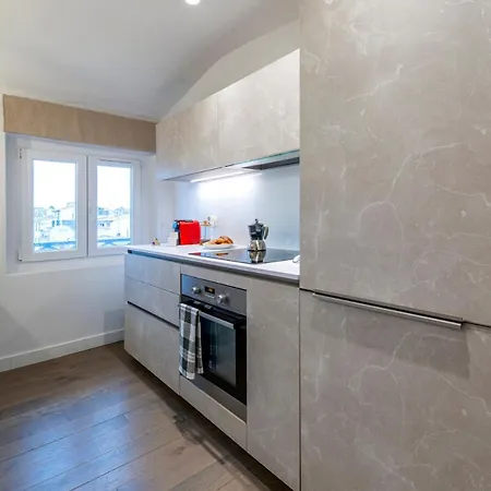 Rare 3 Bedroom 2 Bath Modern With Views In Old Center Lejlighed Antibes