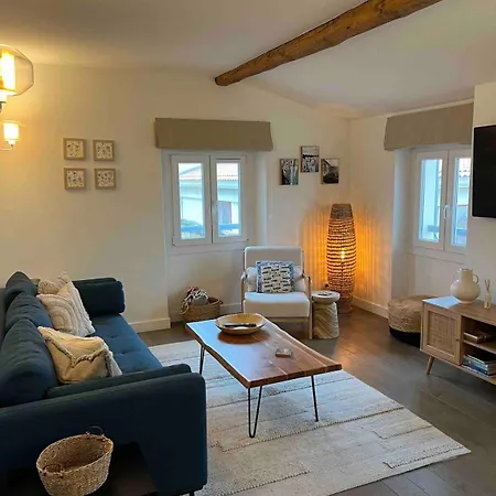 Rare 3 Bedroom 2 Bath Modern With Views In Old Center Lejlighed